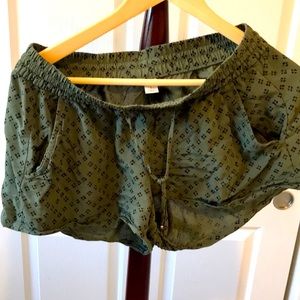 Green old navy shorts size small